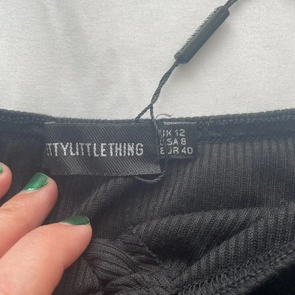 Black dress - Picture 4 of 4